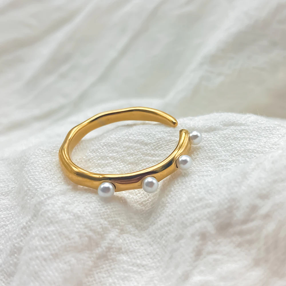 Anel Feminino com Pérolas Banhado a Ouro 18K