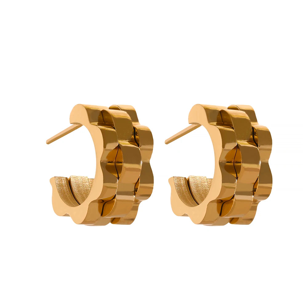 Brinco Argola Escultural Dourada Ondulada