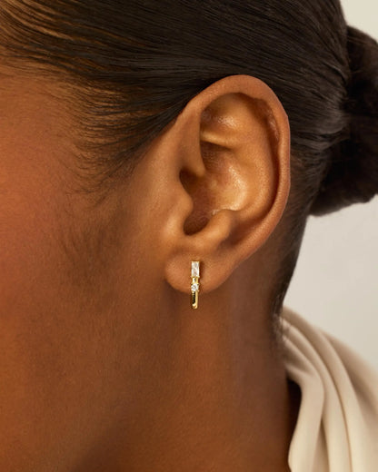 Brincos Argola Meio Huggie Elegante