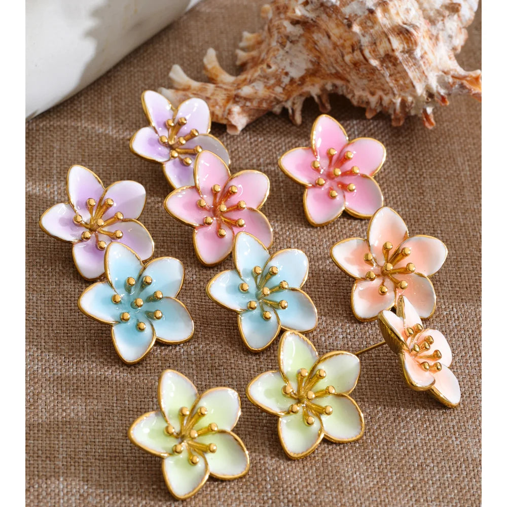 Brinco Flor Lilás Esmaltado Feminino com Detalhes Dourados Delicado e Elegante