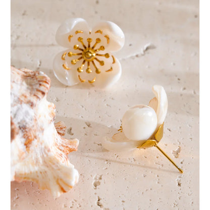 Brinco Flor Perolado Dourado Feminino Delicado