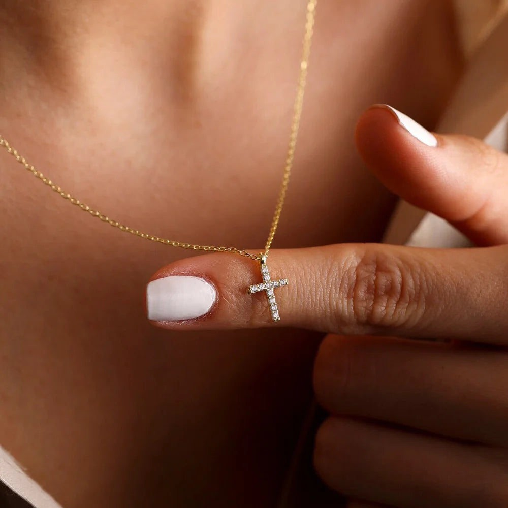 Colar Pingente Cruz Zircônia