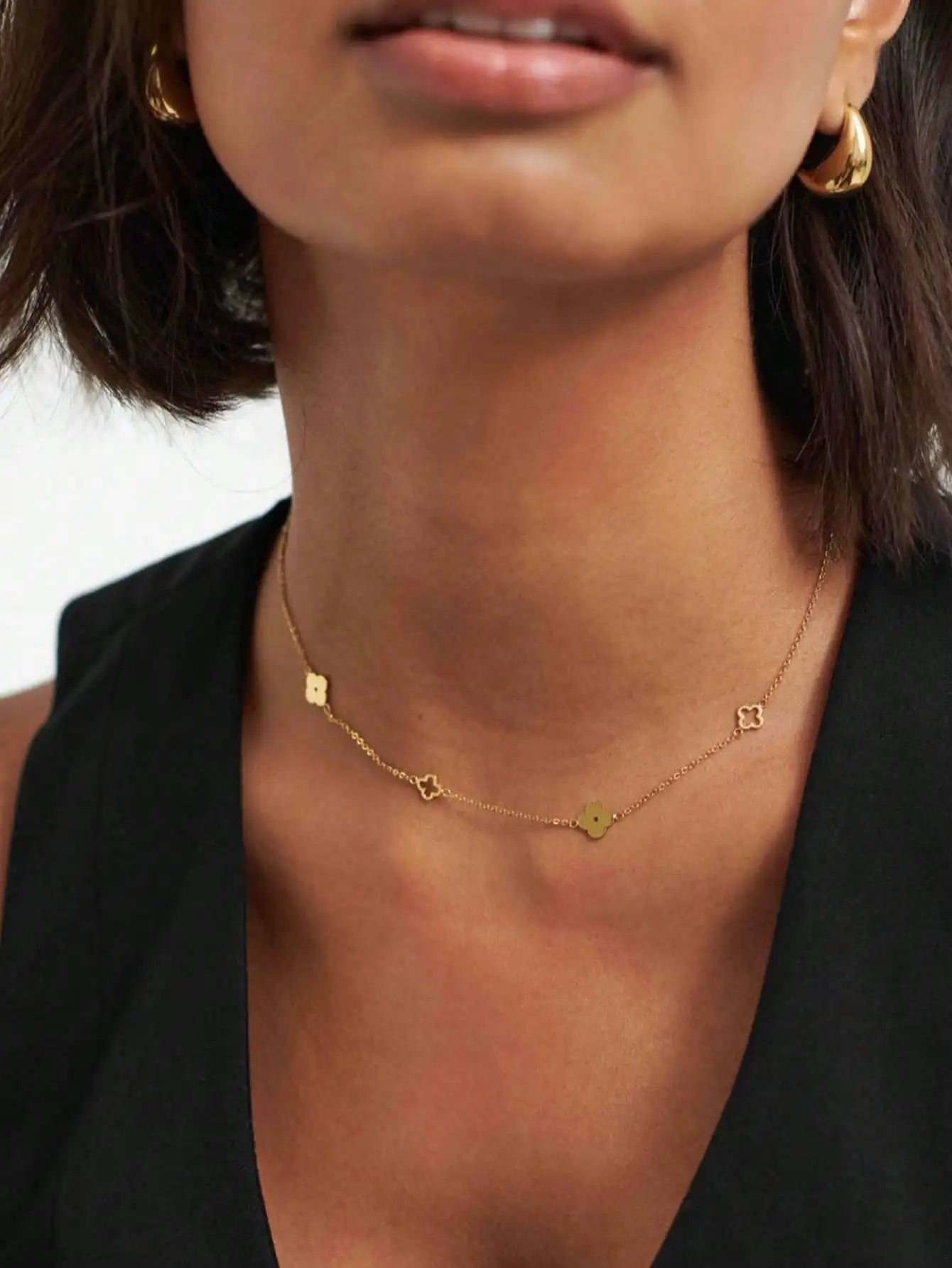 Colar Pingente Trevo e Flor de Ameixa