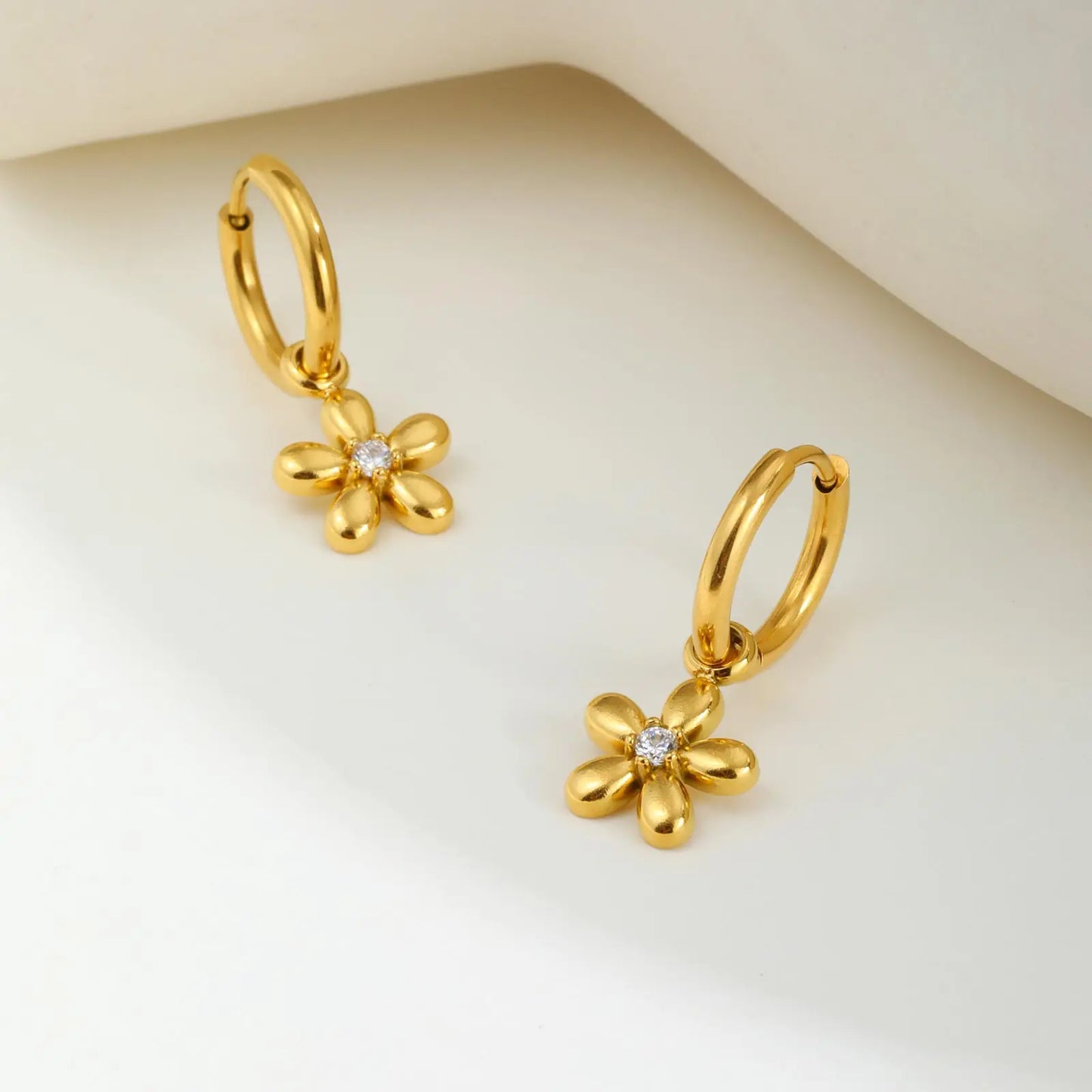 Brincos Argola Dourado Flor Zircônia