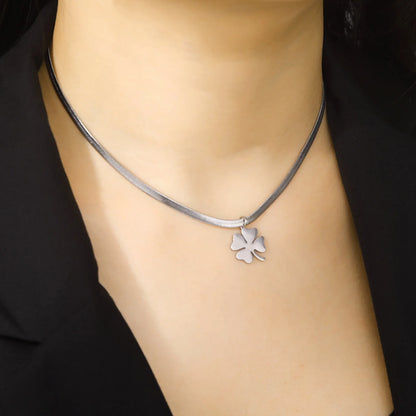 Colar Pingente Trevo Quatro Folhas Dourado