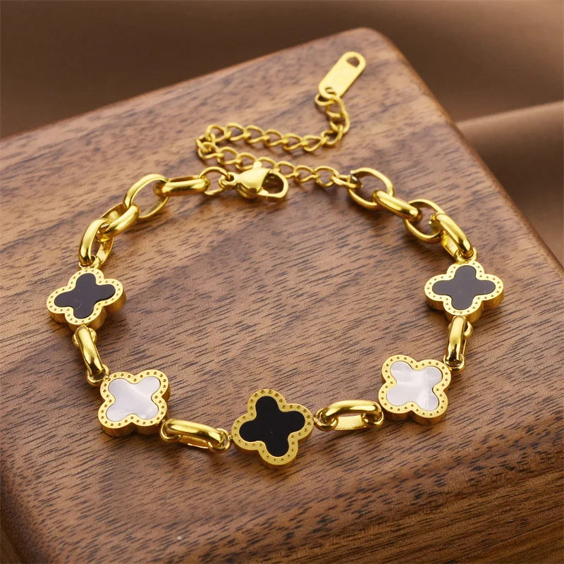 Pulseira Dourada com Flores Delicadas Feminina