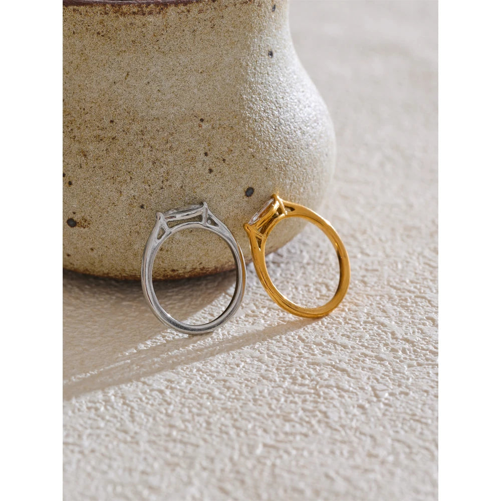 Anel Geométrico com Zircônia