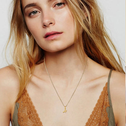 Colar Pingente Inicial Atemporal