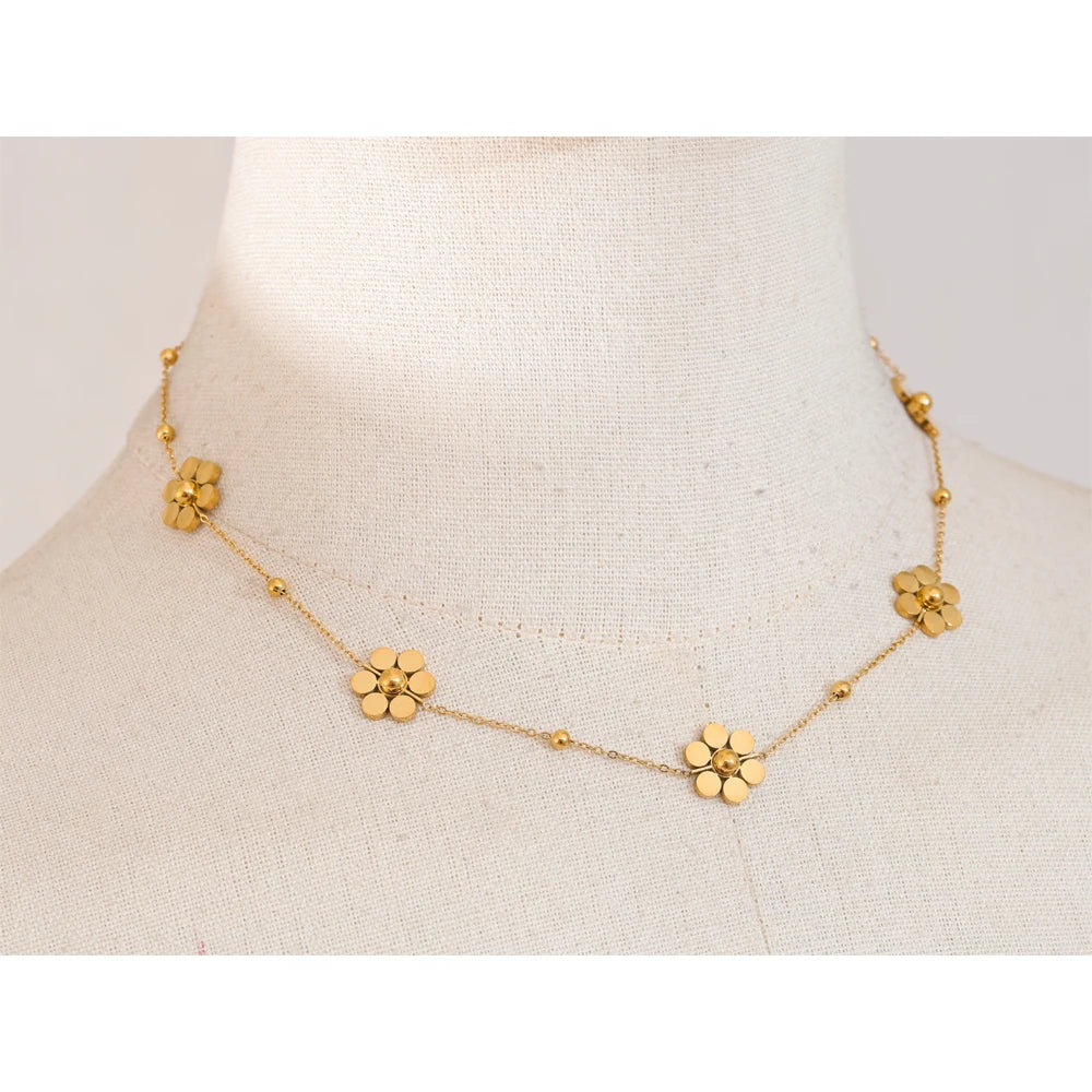 Colar Dourado com Flores Delicadas Feminino