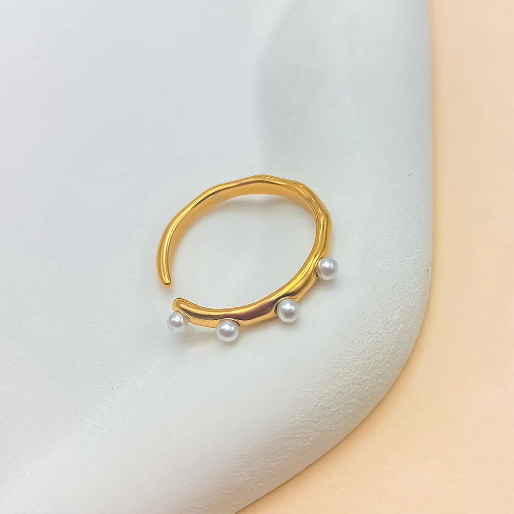 Anel Feminino com Pérolas Banhado a Ouro 18K