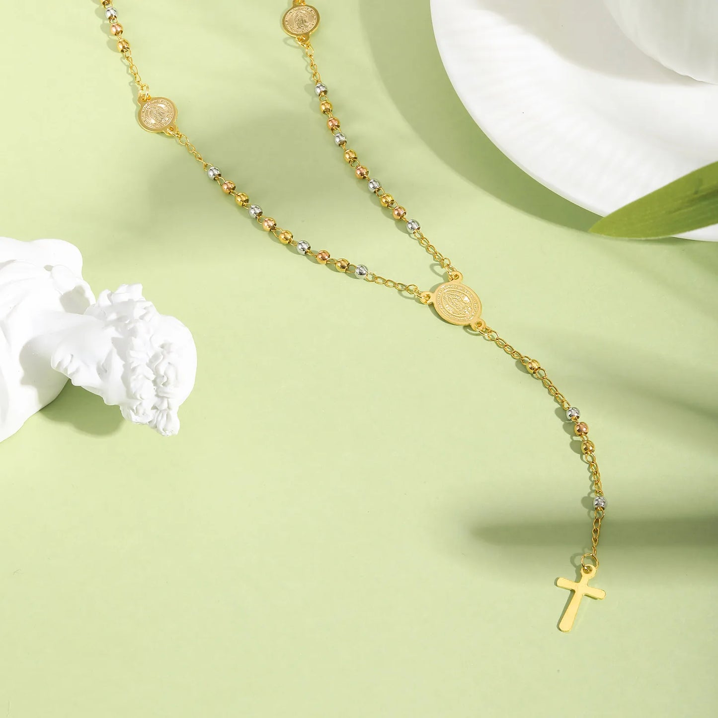 Colar Terço Dourado com Pingente de Cruz