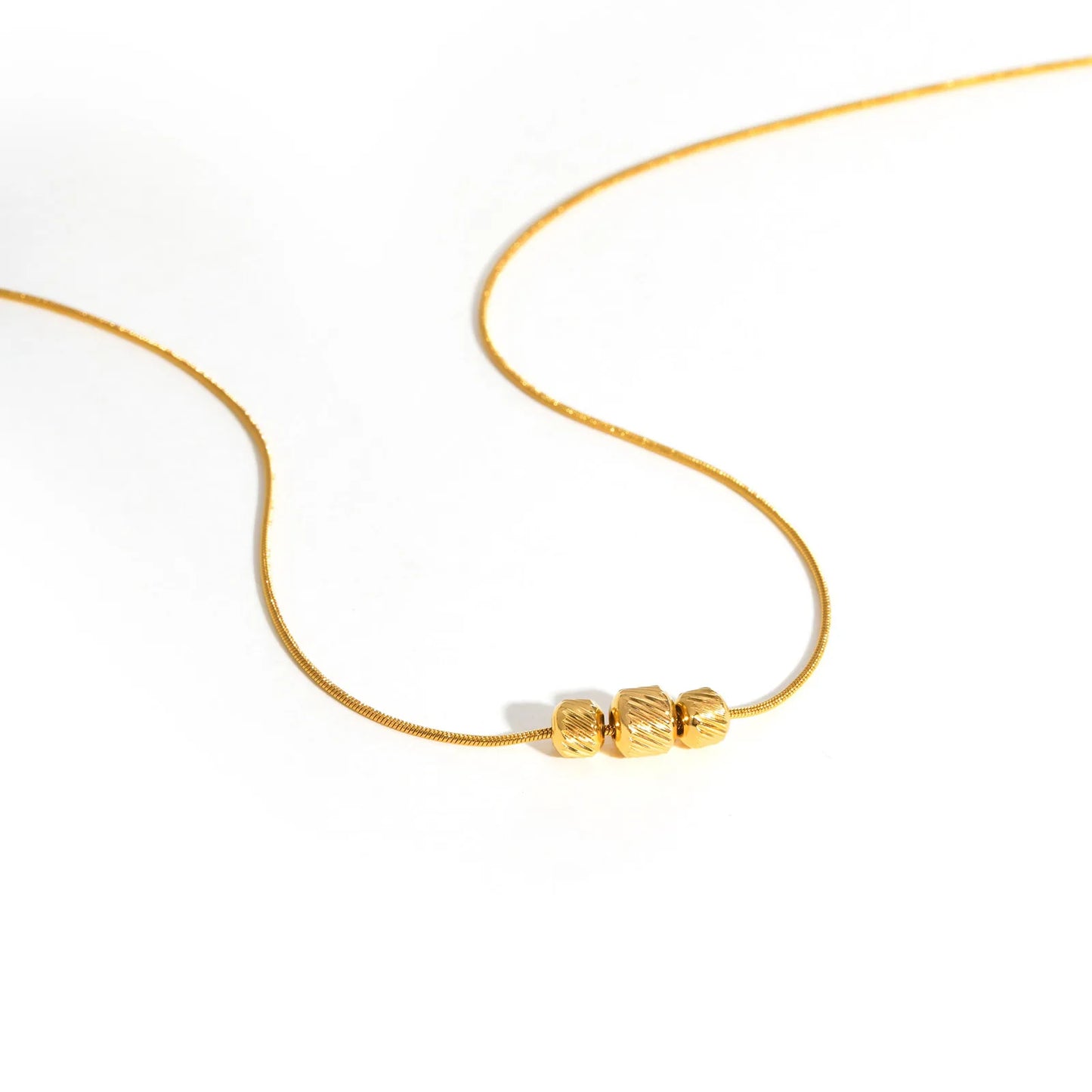 Colar com Pingente de Contas Geométricas