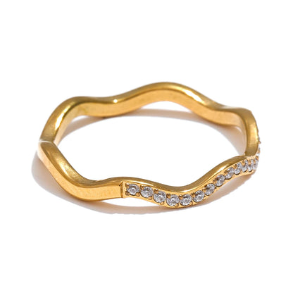 Anel Estilo Minimalista com Zircônias Brilhantes