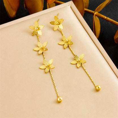 Brincos de Borla com Pétalas Florais