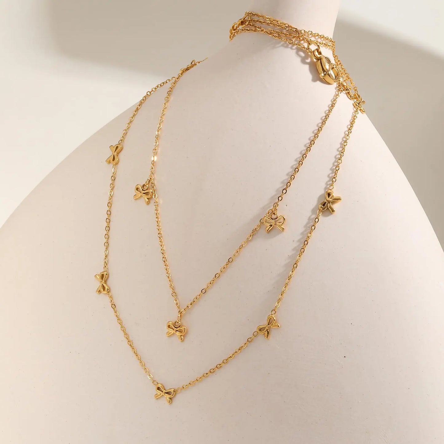 Colar Minimalista Dourado com Laços