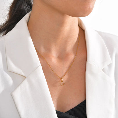 Colar Pingente Inicial Atemporal