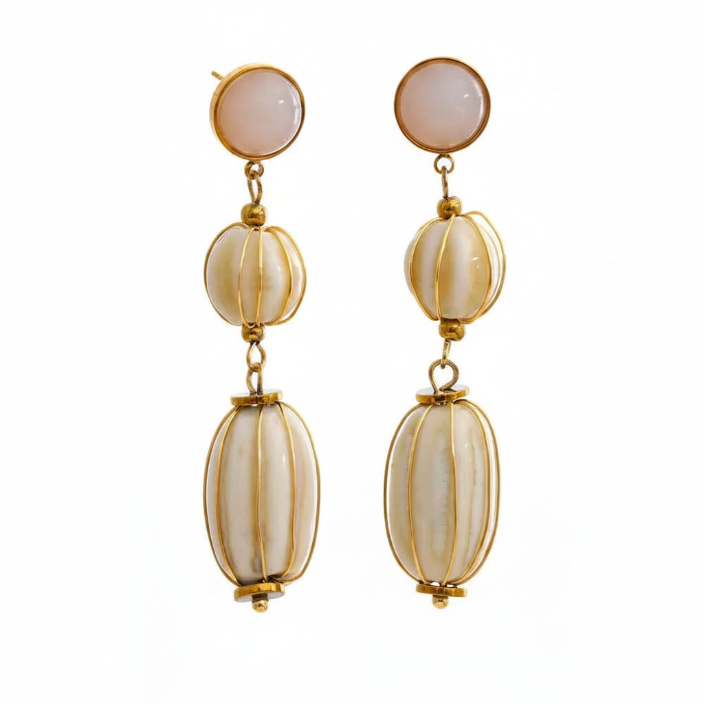 Brinco Longo Dourado com Madrepérola Champagne Feminino Elegant