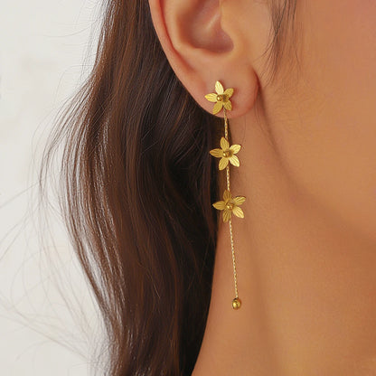 Brincos de Borla com Pétalas Florais