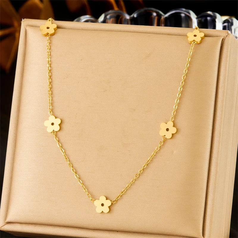 Conjunto Colar e Brincos Flor Minimalista