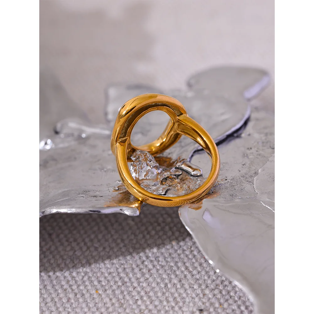Anel Oval Vazado Dourado Feminino Minimalista