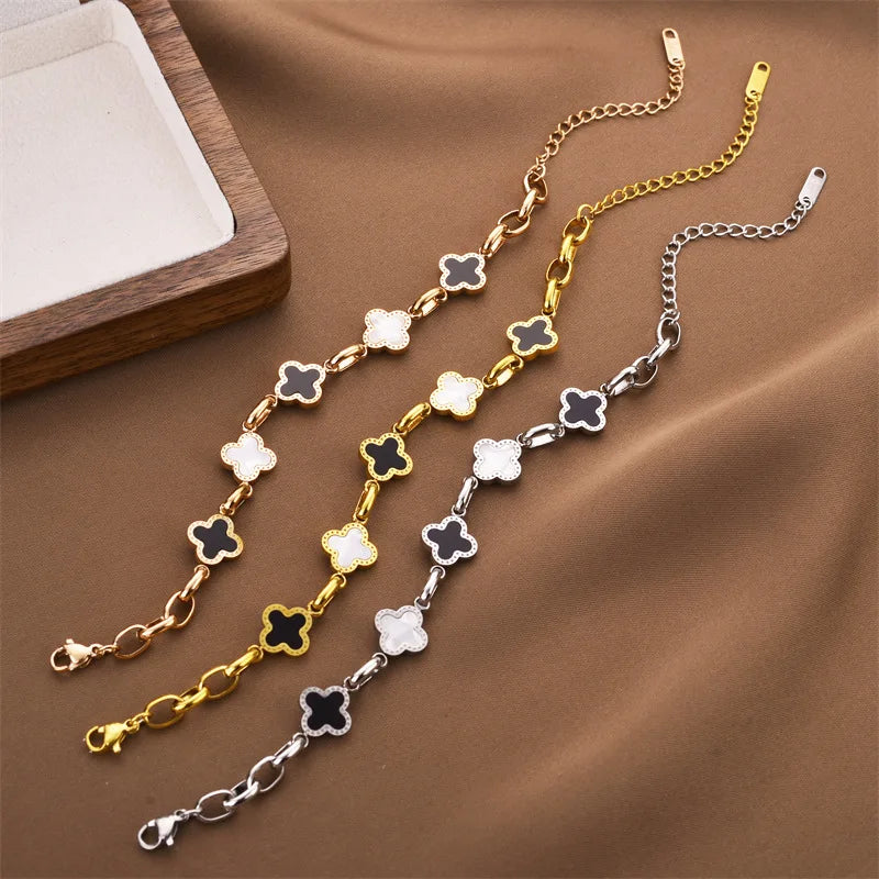 Pulseira Dourada com Flores Delicadas Feminina