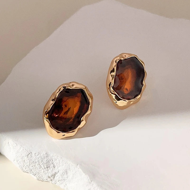 Brinco Dourado com Resina Âmbar Feminino