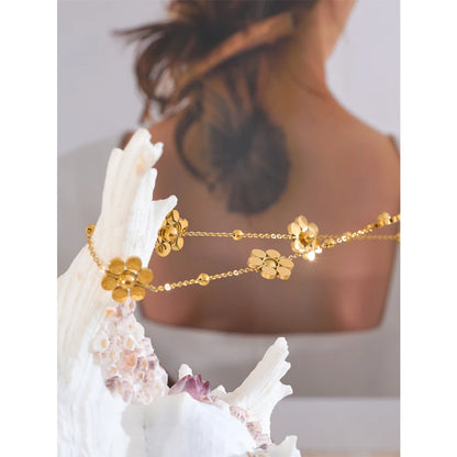 Colar Dourado com Flores Delicadas Feminino