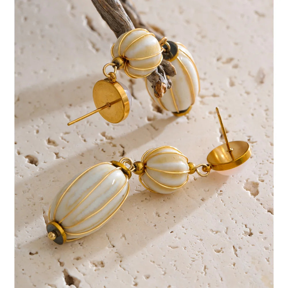 Brinco Longo Dourado com Madrepérola Champagne Feminino Elegant